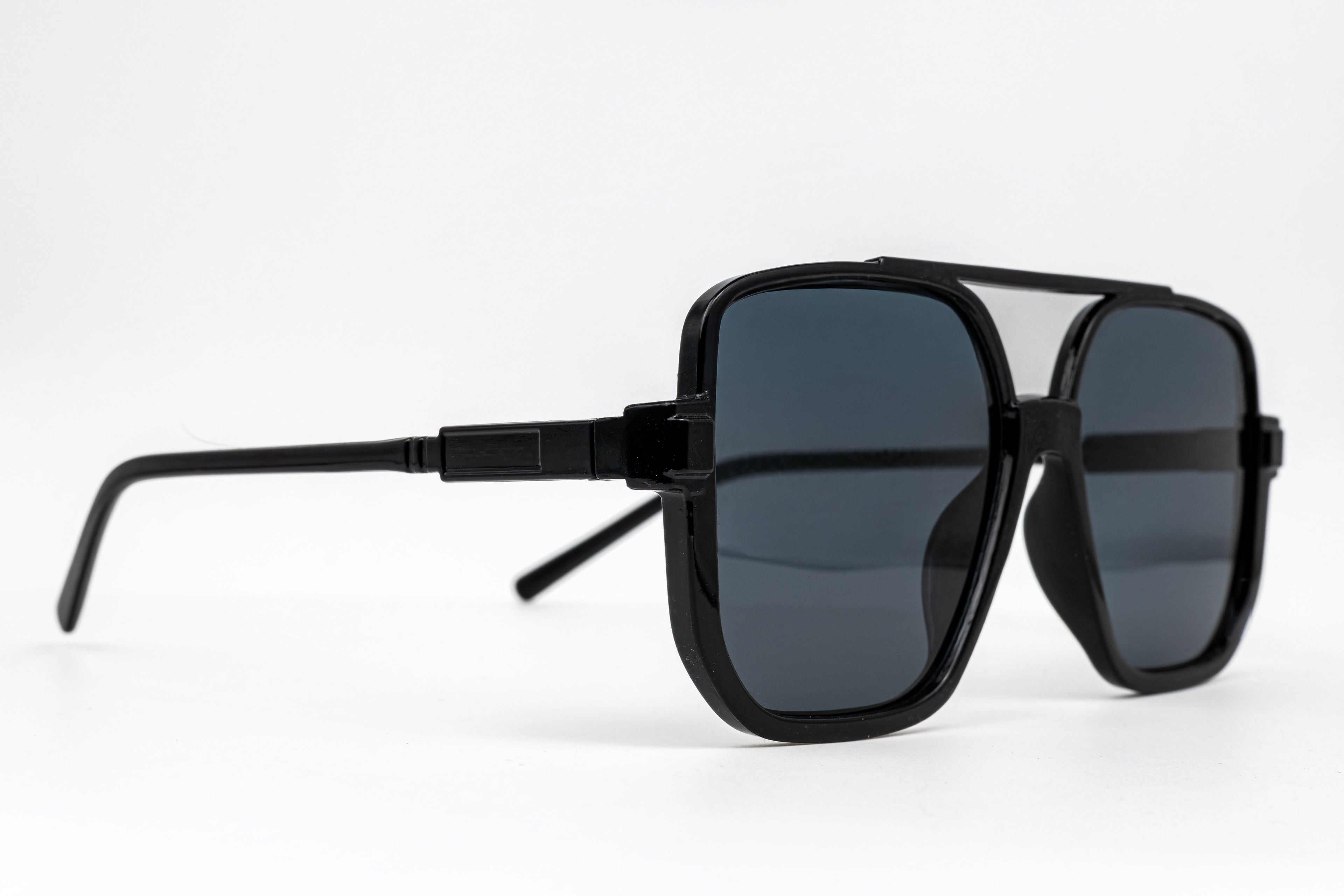 Oversized Square – Color Lens Edition