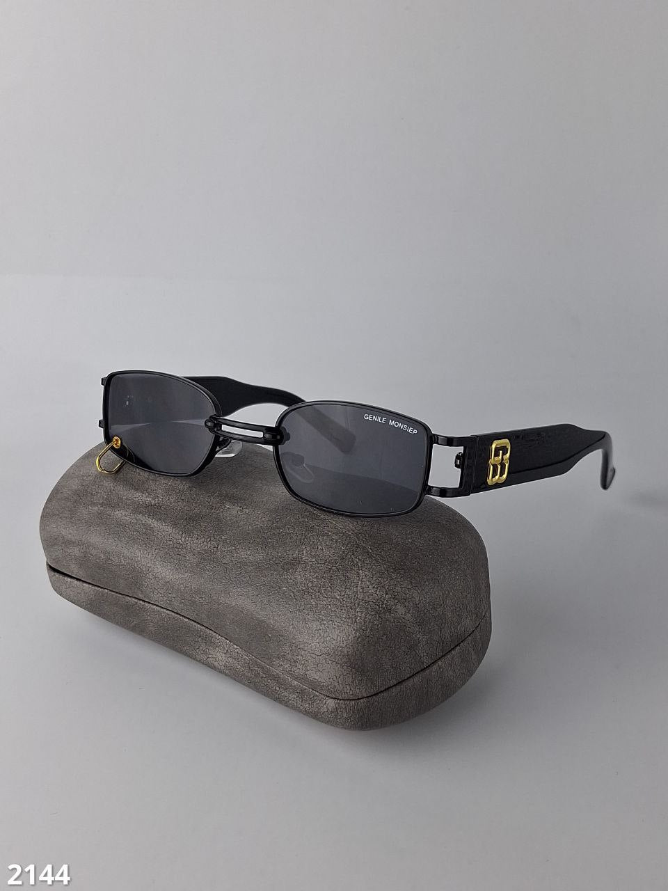 Black Frame – Gold Accent Edition